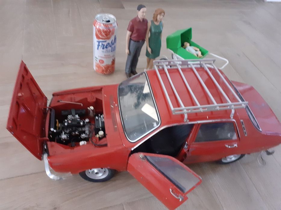 Vând machetă Dacia scara 1:8 originala