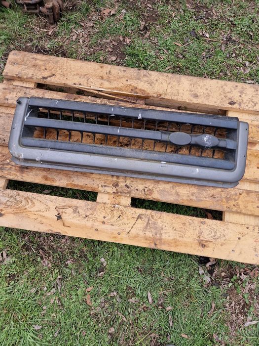 Aripa dreapta fata+ grila Land Rover Dicovery TD 5 2001