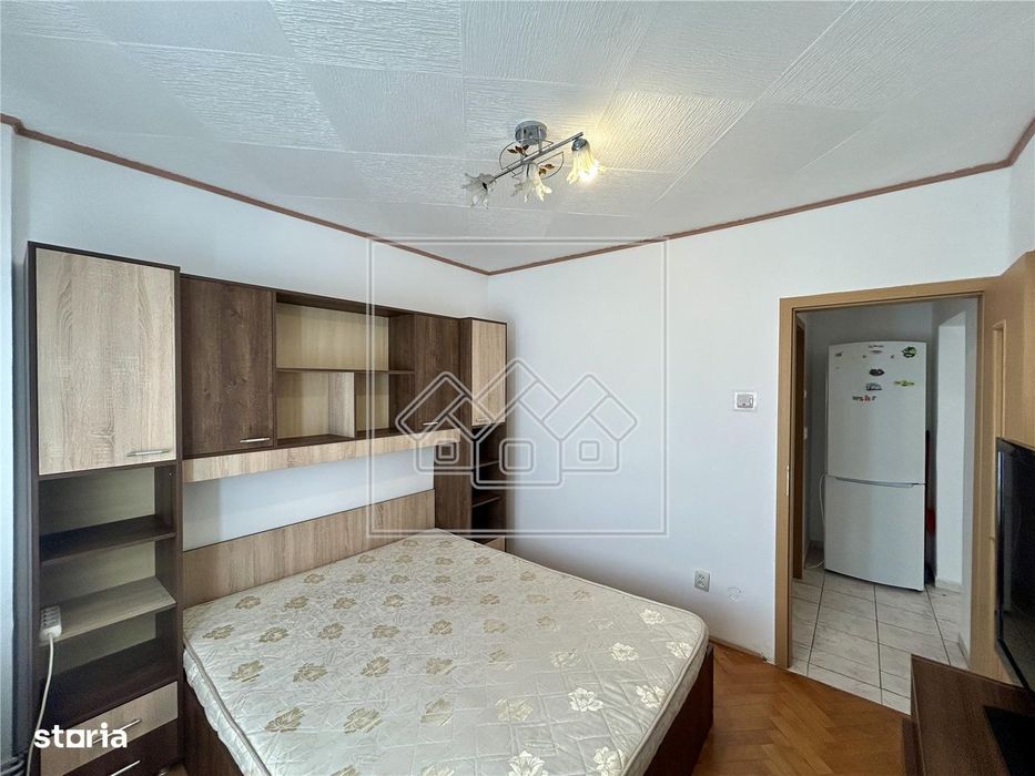 Apartament 2 camere, decomandat, la cheie, zona buna