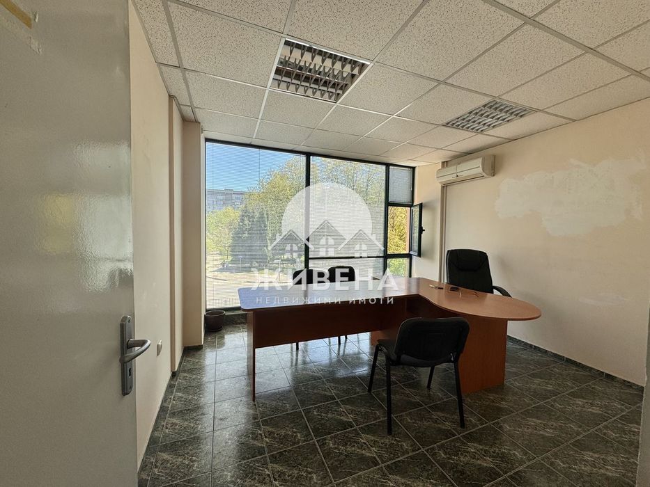 Продава офис до Червен площад, площ 136 кв.м