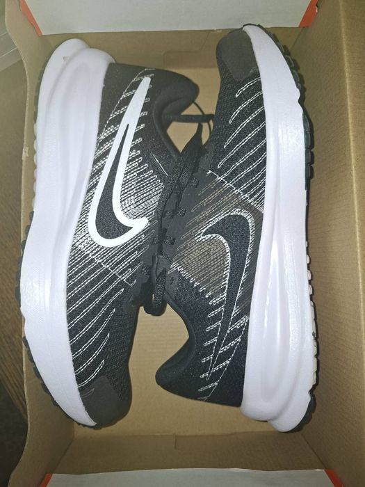 Маратoнки nike.    .