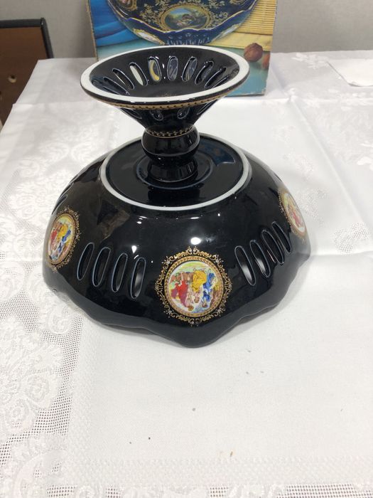 Продаётся ваза для фруктов оригинал Мадонна