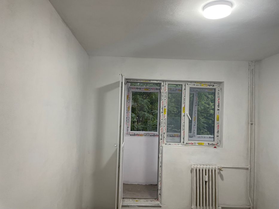 Vând apartament 4 camere