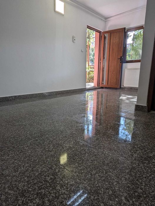 Dau în chirie birou/punct de vânzare Brădet