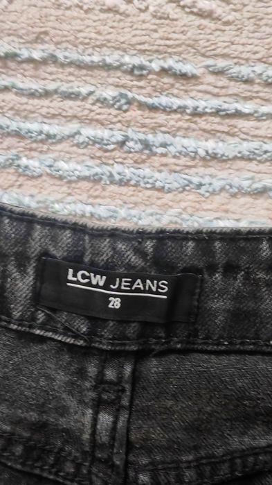 Продам джинсы для девушек