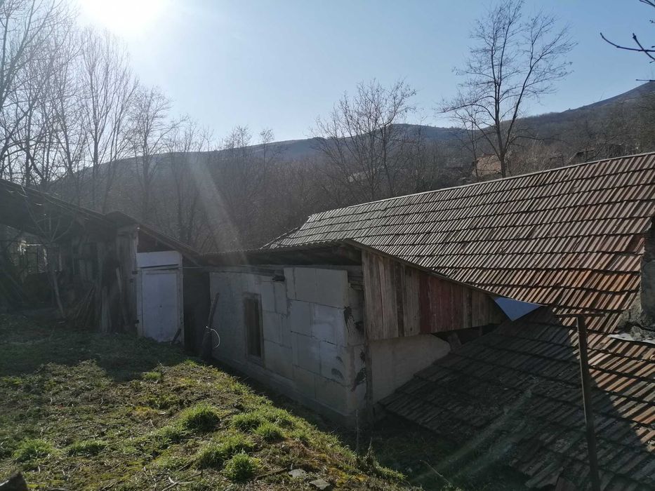 Vând casă cu potențial