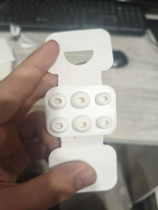 Продам эирподсы с коробкой