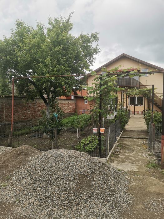 Vand casa cu mansarda Tarlungeni 421 mp