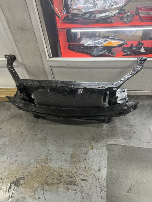 Усилитель бампера Тойота Сиенна