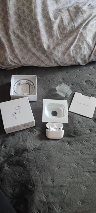 ЧИСТО НОВИ слушалки Apple Airpods pro 2