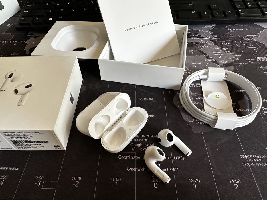 Apple Airpods 3 пълен комплект