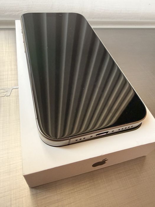 iPhone 15 Pro 256GB Natural Titanium в отлично състояние