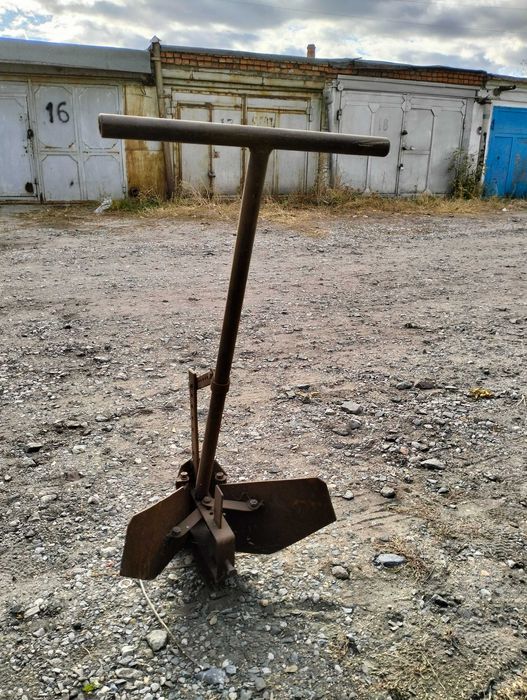 Продам плуг и культиватор. Продам плуг и культиватор