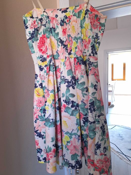 Рокля с цветчета и плътненки много нежна