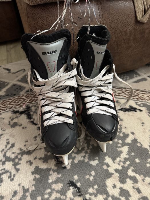 Продам коньки !!!