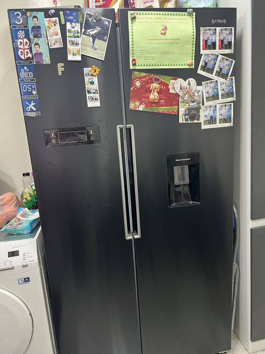 Frigider side by side