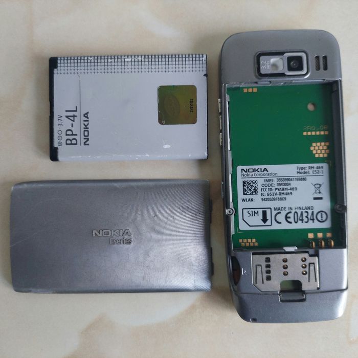 [E52] Vând Nokia E52 Silver [fără probleme] [NEcodat] //poze reale