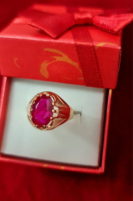 Золотое кольцо 583 пробы с рубином
