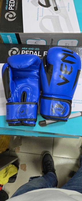 Боксерские перчатки