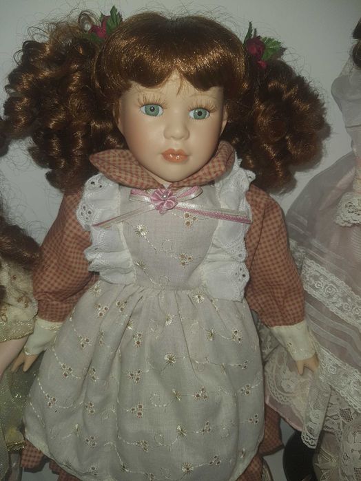 Păpușă de porțelan