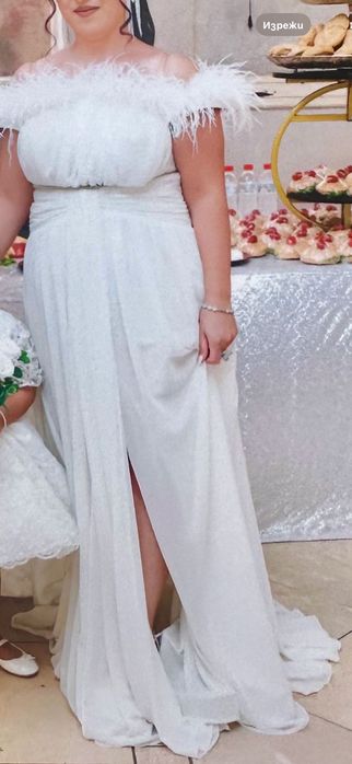 Продавам рокля обличана за няколко часа