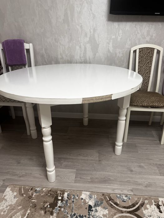 Стол деревянный белый