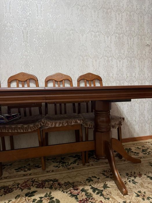 Стол малайзия.