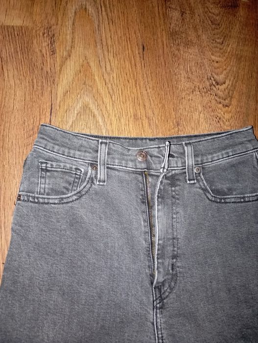 Blugi drepți,gri închis spre negru