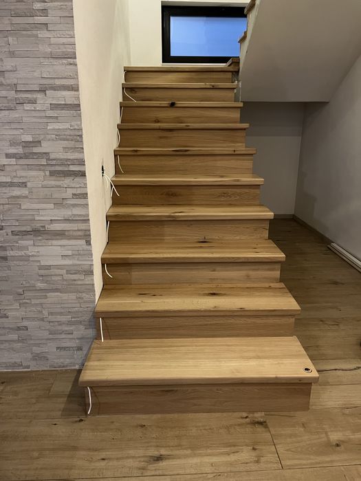 Scari din lemn masiv