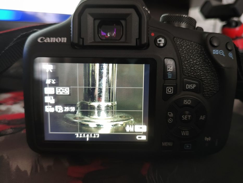 Фотоаппарат Canon 2000d