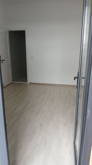 Sergeli xonobodda yangi qurilgan kvartira sotiladi.
Maydoni 70 kv.metr