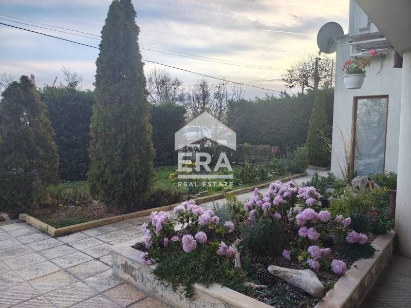 Едностаен ексклузивен апартамент за продажба, преустроен в двустаен, в