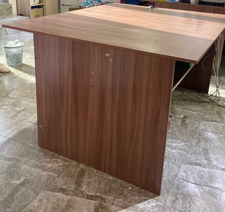 Продаю столы и тумбочки