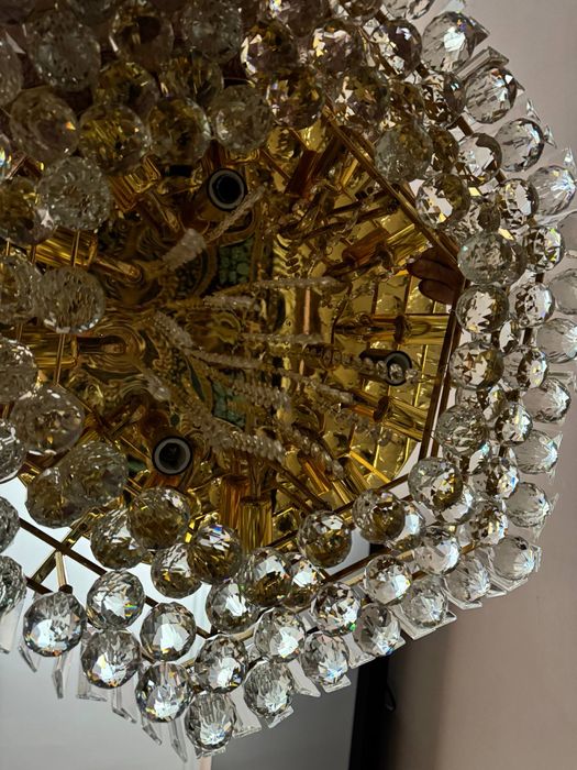 Продается люстра форма шестигранник