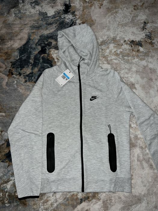 Nike tech fleece сив M размер