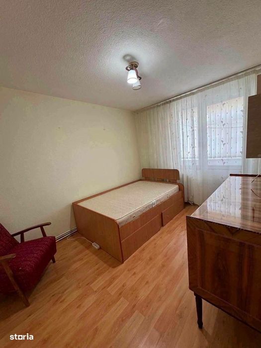 De vanzare apartament cu 3 camere, 2 bai cu aerisire,balcon 52000euro