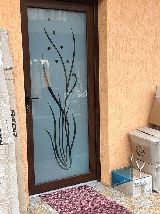 Vând geamuri și uși de termopan noi și second hand