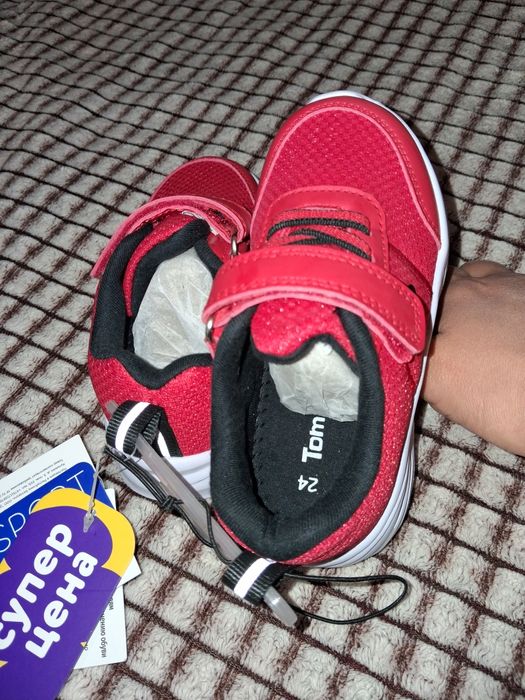 Кроссовки новые 24