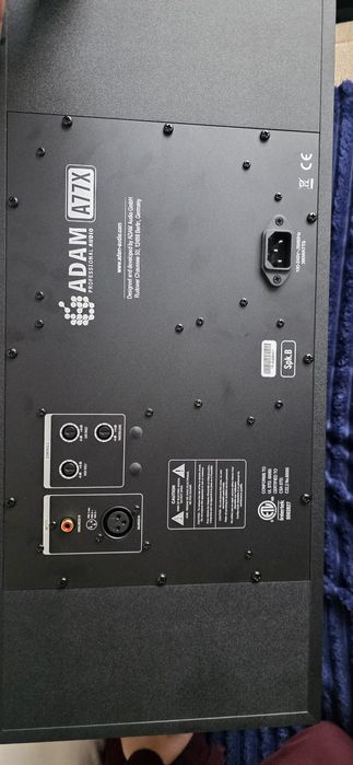 2 Adam audio AH77