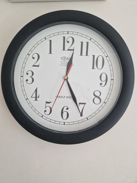 Стенен обратен часовник