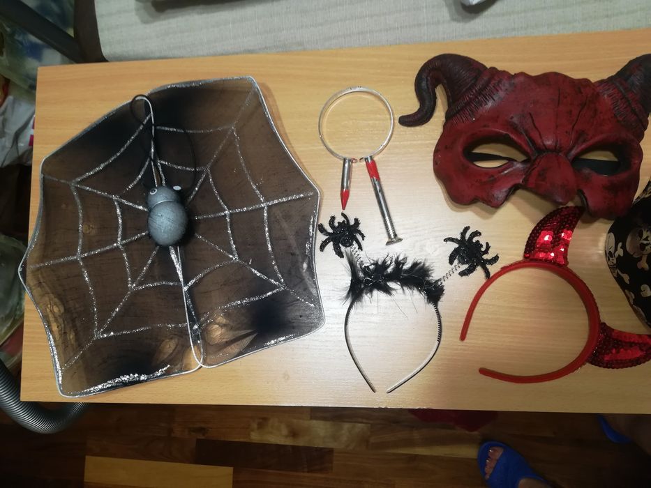 Маски, диадеми, аксесоари за Хелоуин