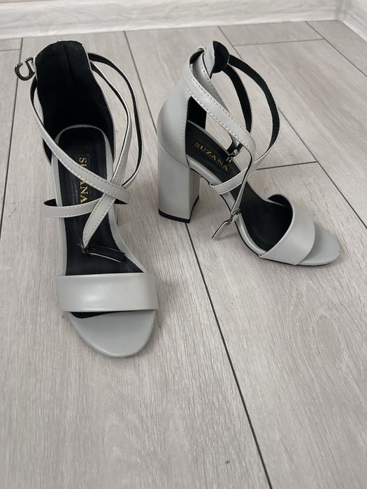 Обувки-малки номера 34,35