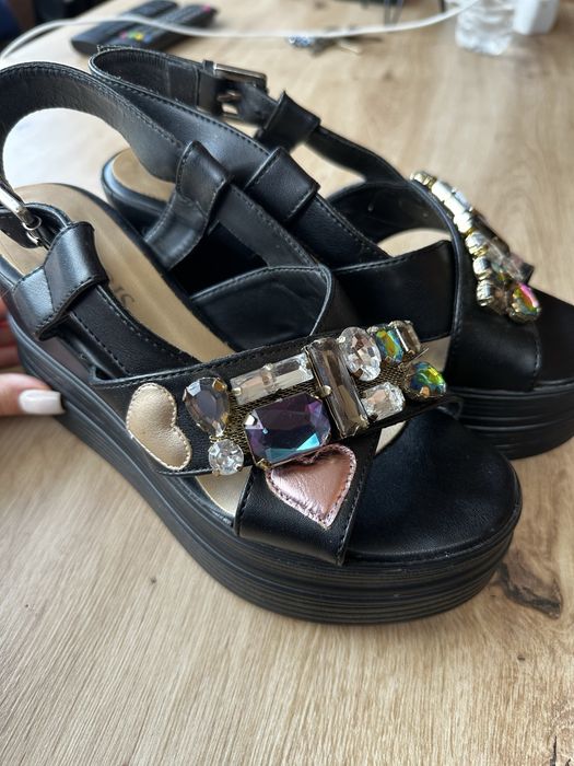 Сандали на платформа Daris