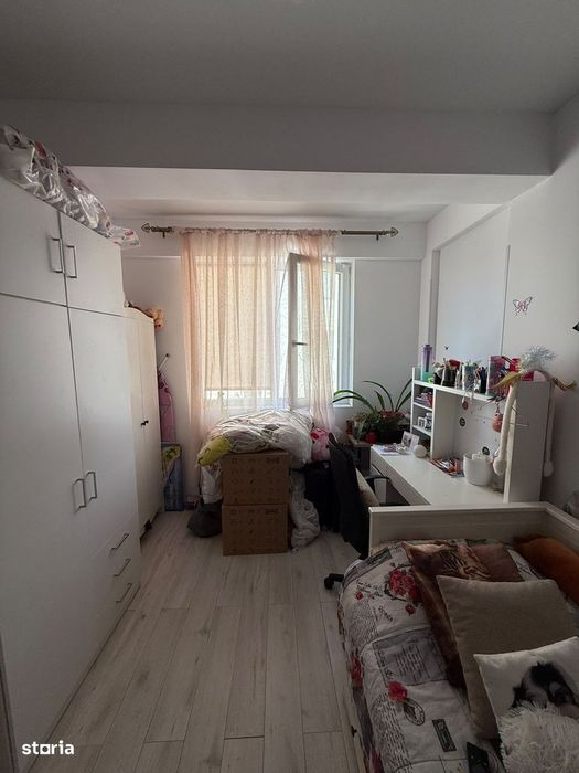 Apartament cu 3 camere semimobilat