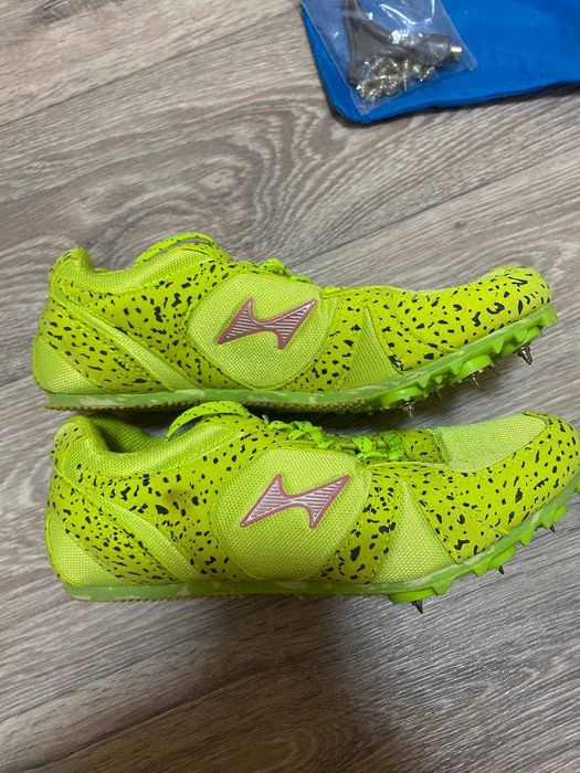 шиповки для лёгкой атлетики.