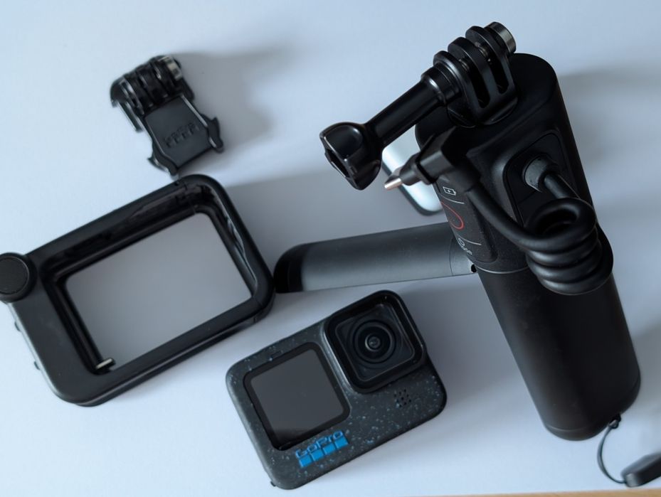 GoPro 12 Black Creator's Kit Vlogging  - 5.3k60, 24.7MP, HyperSmooth 5