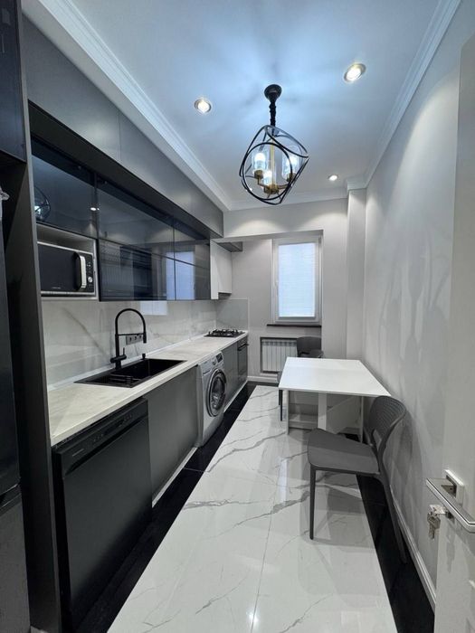 Массив Эльбек Нукусская 3-комнатная квартира с ремонтом!