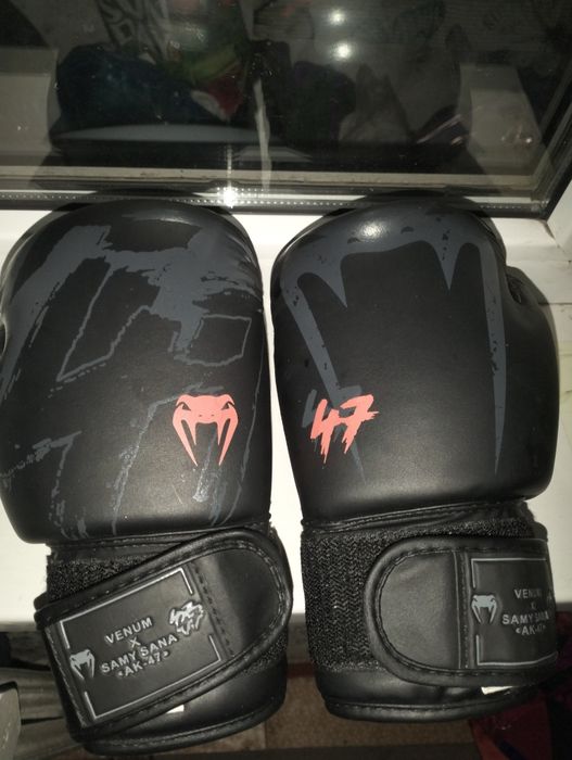 Продам перчатки боксерские