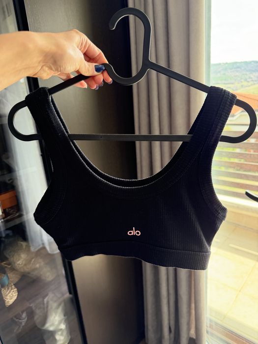 Alo Yoga бял и черен топ