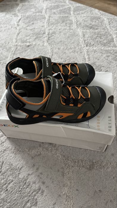 Сандали новые на мальчика